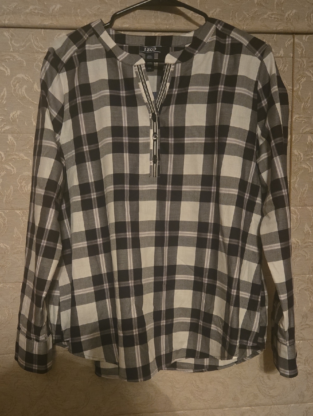 Izod Black and White Plaid Button-Front Casual Shirt